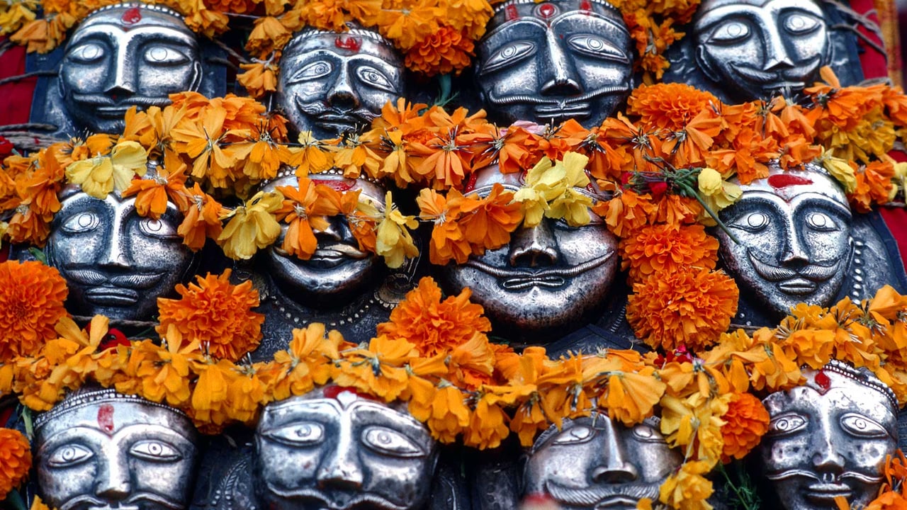 Masks for the Dussehra festival (© Piergiorgio Sclarandis/Sime/eStock Photo)