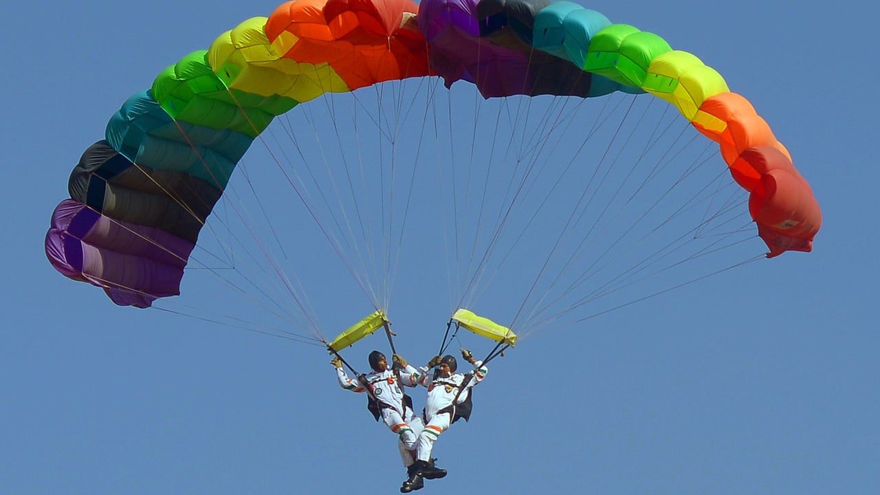 Akash Ganga, the 14-member skydiving team of the Indian Air Force in action (© Shaukat Ahmed/Pacific Press/Alamy Live News)