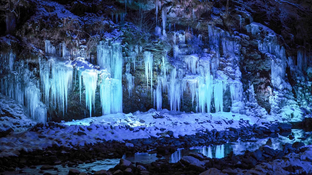 ｢三十槌の氷柱｣埼玉県, 秩父市 (© Mommyphoto/Shutter.com)