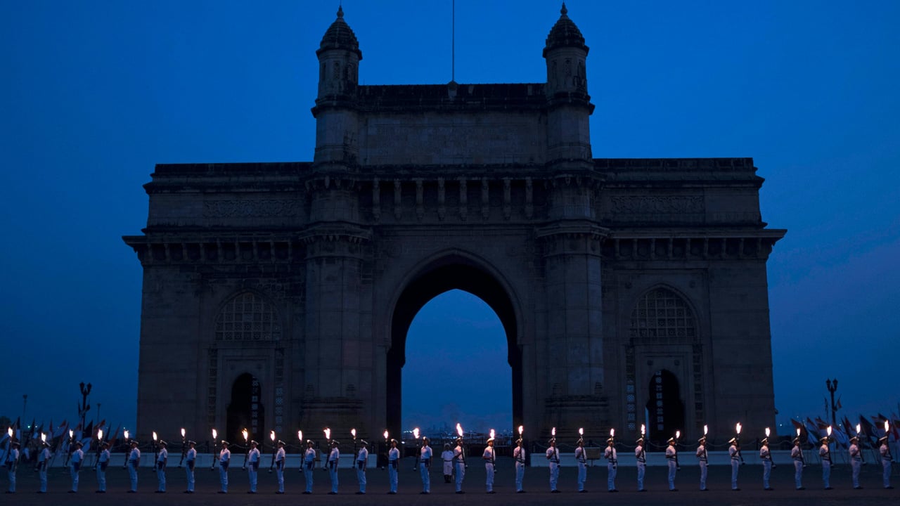 Indian Navy soldiers in front of the Gateway of India, Mumbai (© Danish Siddiqui/REUTERS)
