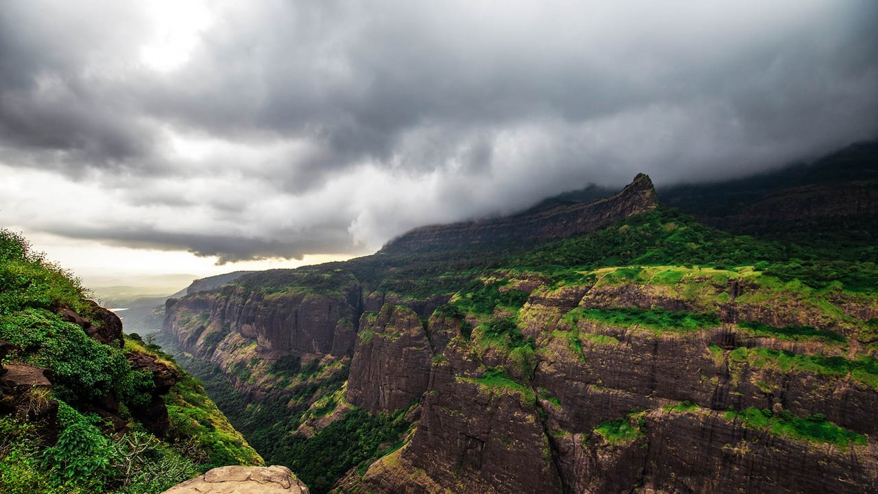 Dark clouds over the Western Ghats, Pune (© Shantanu Magdum/EyeEm/Getty Images)
