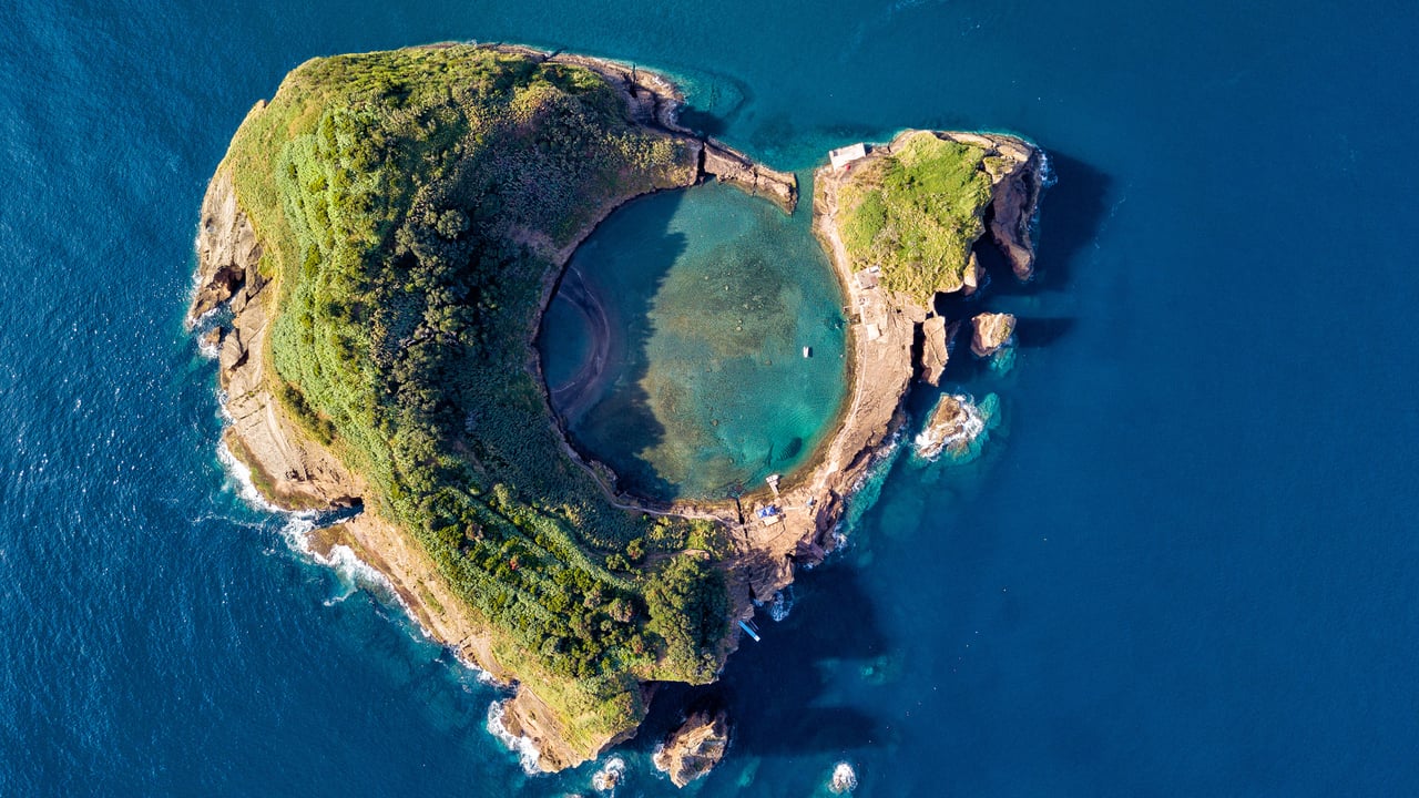 Vila Franca Islet, São Miguel Island, Azores, Portugal (© ARoxo/Getty Images)