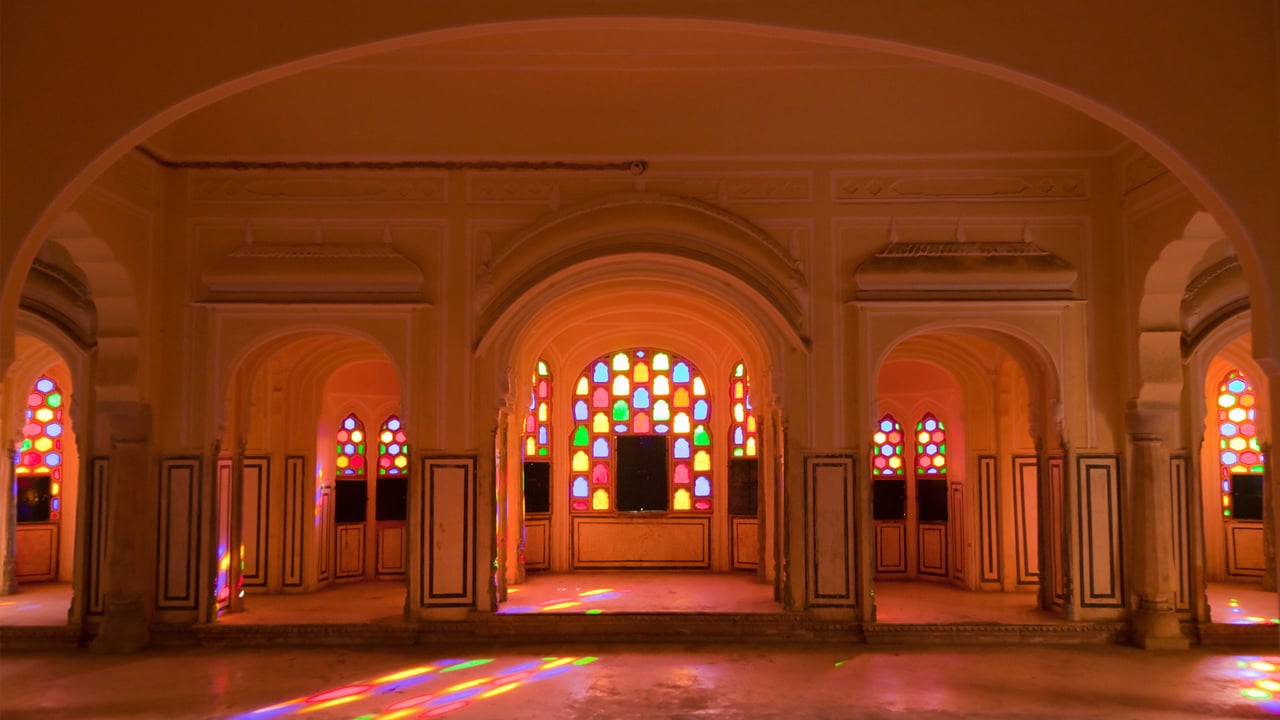 Interior of Hawa Mahal or Palace of Winds, India (© Inti St Clair/age fotostock)