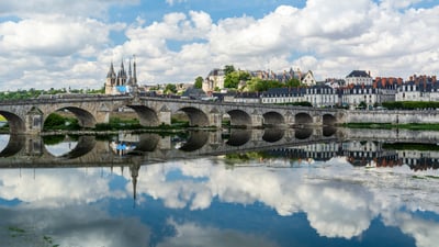Bing wallpaper June 1, 2025. Vue et reflets de Blois, Val de Loire (© boerescul/Getty Images)
