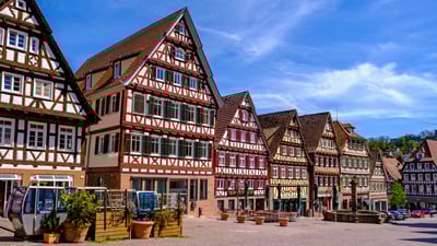 Bing wallpaper July 1, 2025. Historische Fachwerkhäuser am Marktplatz, Calw, Baden-Württemberg (© imageBROKER/Getty Images)