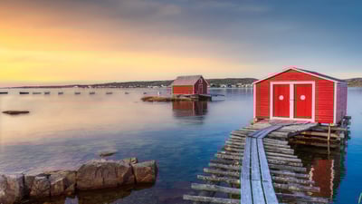Bing wallpaper June 30, 2025. 赤と白の漁師小屋, カナダ (© FedevPhoto/Getty Images)