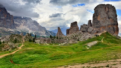 Bing wallpaper June 13, 2025. Cinque Torri, Dolomites, Italie (© usabin/Getty Images)