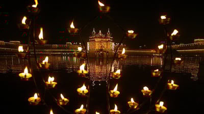 Bing wallpaper November 29, 2020. Oil lamps on the birth anniversary of Sikh founder Guru Nanak Dev (© REUTERS/Munish Sharma)