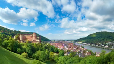 Bing wallpaper May 9, 2025. Blick auf Heidelberg und das Heidelberger Schloss im Frühling, Baden-Württemberg (© anyaivanova/Getty Images)