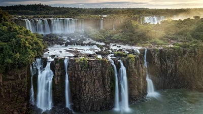 Bing wallpaper August 7, 2025. Chutes des Trois Mousquetaires, Iguazú, Argentine (© Mark Meredith/Getty Images)