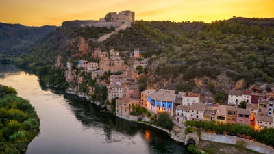 Bing wallpaper May 29, 2025. Miravet on the Ebro river, Tarragona, Catalonia, Spain (© Eloi_Omella/Getty Images)