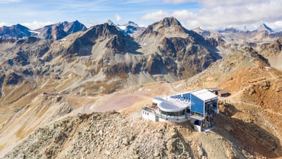 Bing wallpaper August 13, 2025. Station téléphérique du mont Piz Nair, Grisons, Suisse (© Roberto Moiola/Alamy)