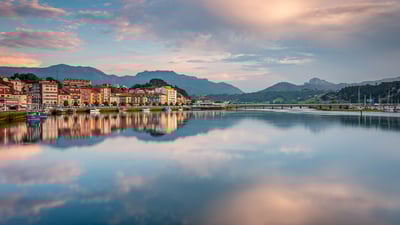 Bing wallpaper July 11, 2025. Ribadesella, Asturias, España (© Agnieszka Glowala/iStock/Getty Images Plus)