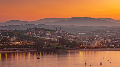 Bing wallpaper August 8, 2025. Semana Grande de San Sebastián, España (© Guido Cozzi/Atlantide Phototravel)