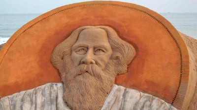 Bing wallpaper May 6, 2019. Sand sculpture of Rabindranath Tagore at Golden Sea beach at Puri. (© ASIT KUMAR/AFP/Getty Images)