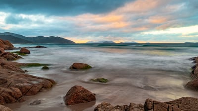Bing wallpaper June 18, 2025. Plage à Santa Catarina, Brésil (© CaioCarvalhoPhotography/Getty Images)