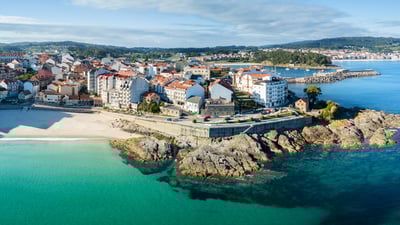 Bing wallpaper June 20, 2025. Playa de Portonovo en la Ría de Pontevedra, España (© Andres Garcia Martin/Shutterstock)
